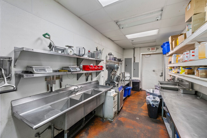 More Photos Of 234 SW 5th St, Grants Pass Restaurant For Sale