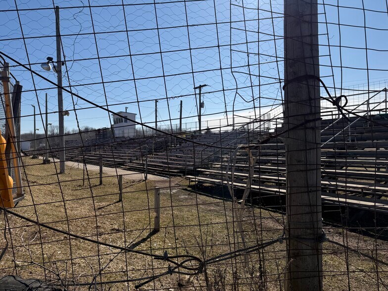 More Photos Of 350 W Riley Thompson Rd, Muskegon Sports And Entertainment For Sale