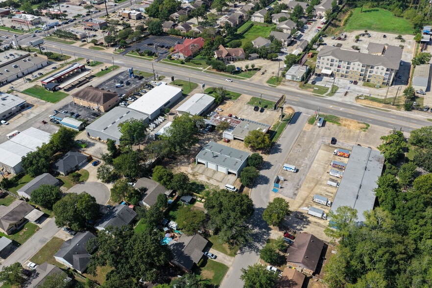 More Photos Of 2214 N Frazier St, Conroe Auto Repair For Sale