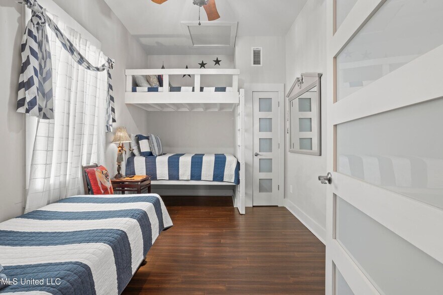 More Photos Of 647 Howard Ave, Biloxi Office Residential For Sale