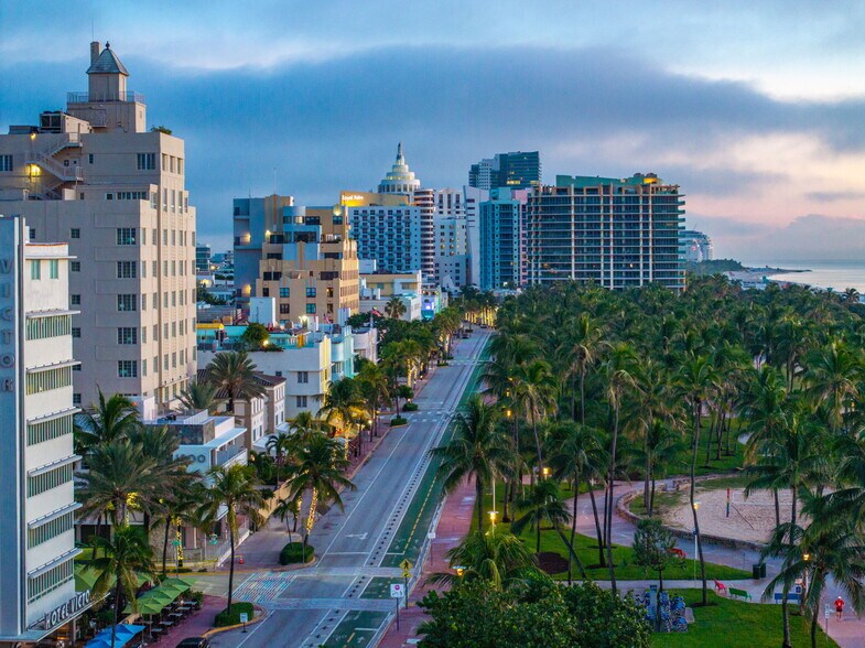 More Photos Of 124 11th St, Miami Beach Hotel For Sale