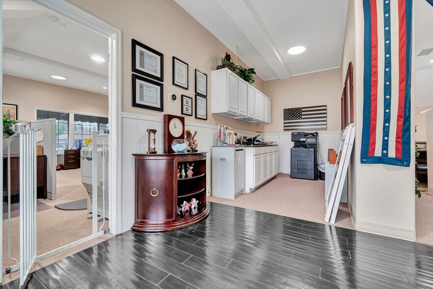 More Photos Of 209 E I St, Ontario Office Residential For Sale