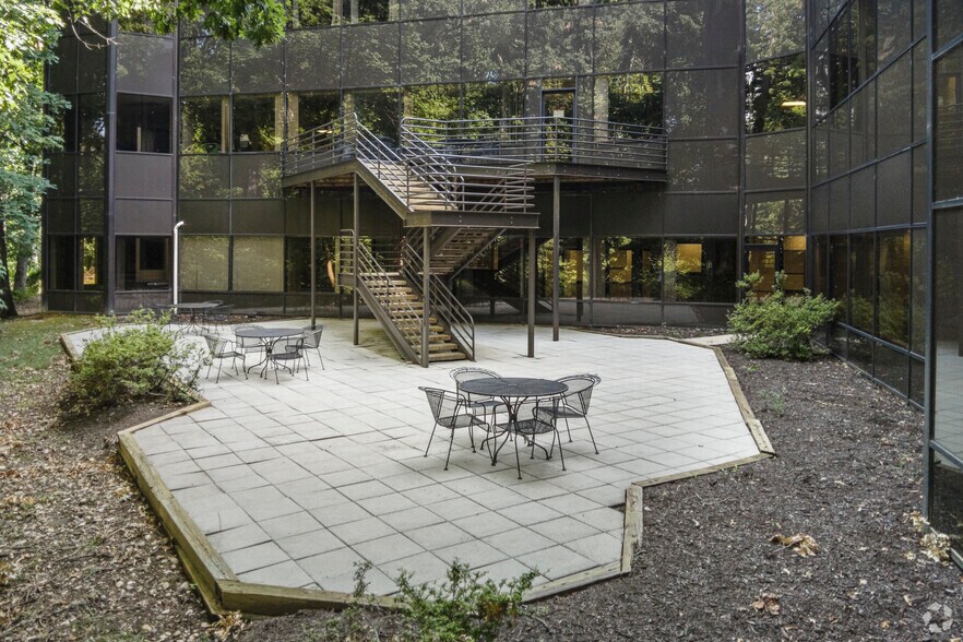 More Photos Of 6850 Versar Ctr, Springfield Office For Sale