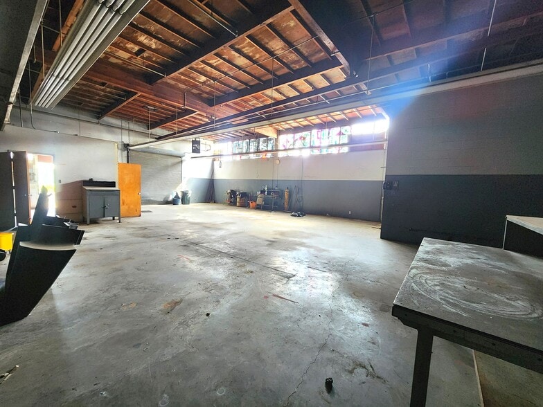 More Photos Of 1290 W 11th St, Long Beach Warehouse For Sale