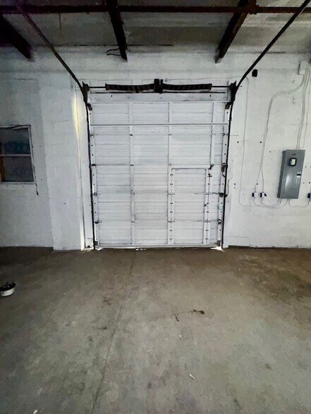 More Photos Of 1310 W Gate City Blvd, Greensboro Warehouse For Lease