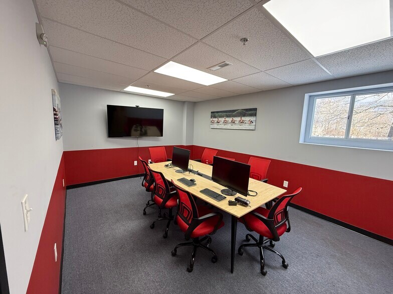 More Photos Of 69 Dudley Rd, Sutton Warehouse For Lease