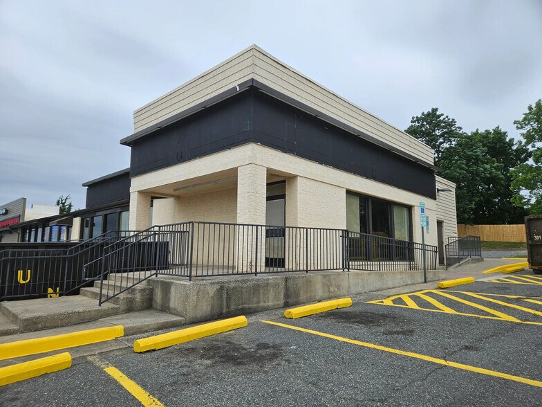 More Photos Of 17360 Dumfries Rd, Dumfries Restaurant For Lease