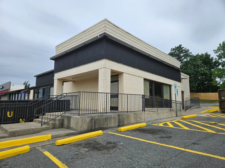 More Photos Of 17360 Dumfries Rd, Dumfries Restaurant For Lease