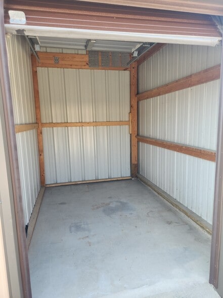 More Photos Of 173 385th Ave, Grinnell Self Storage For Sale