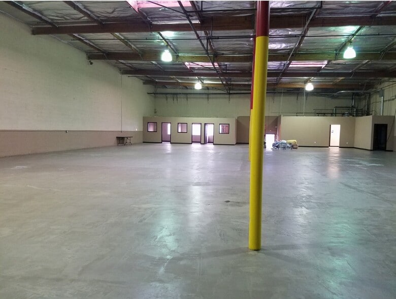 More Photos Of 417-421 E Commercial St, Anaheim Warehouse For Lease