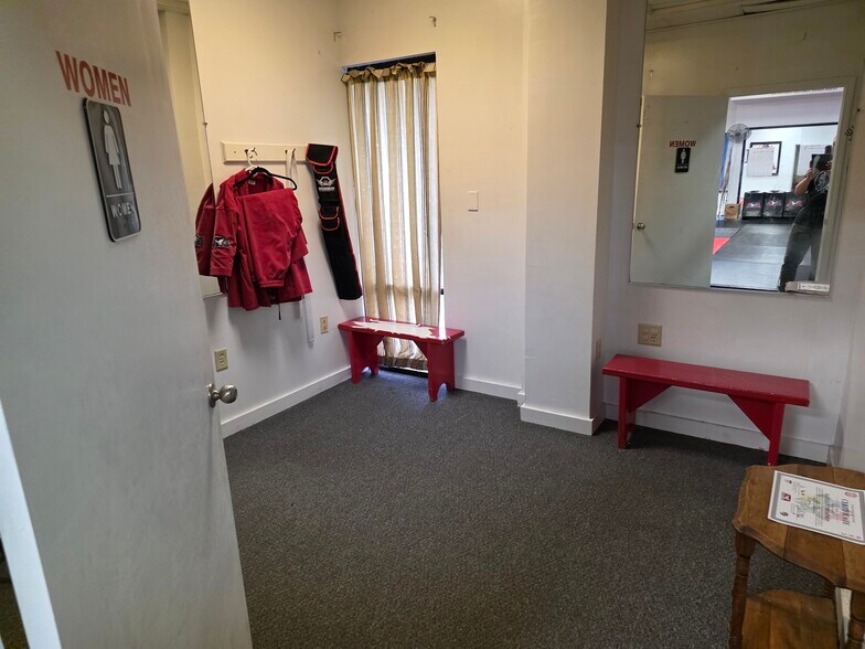 More Photos Of 100 Commercial Dr, Atoka General Retail For Sale