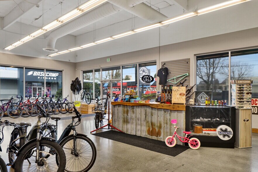 More Photos Of 1622 N State St, Bellingham Freestanding For Sale