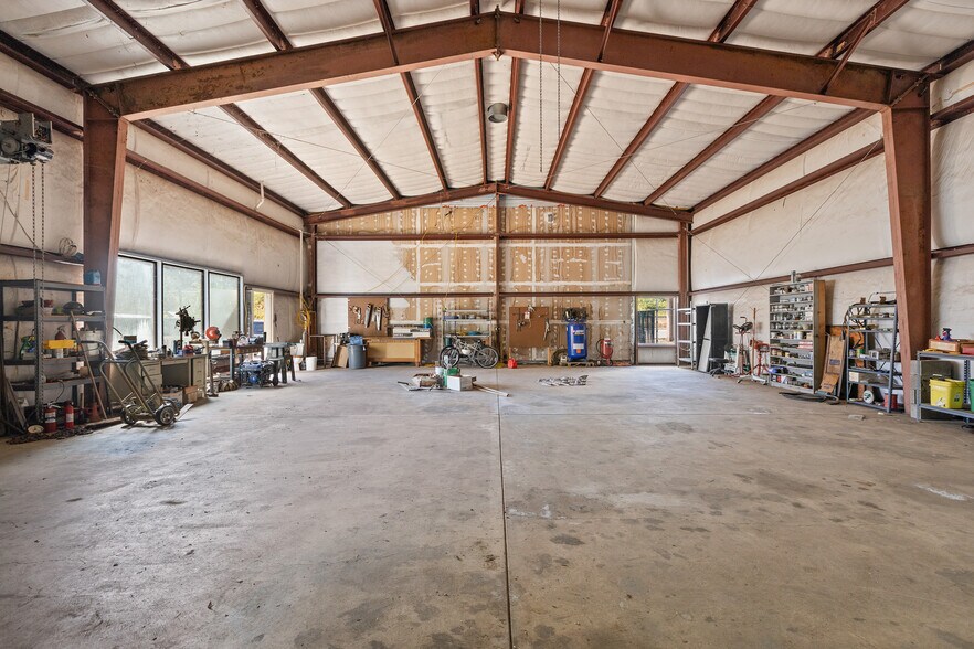 More Photos Of 5565 NE Stephens St, Winchester Auto Repair For Sale