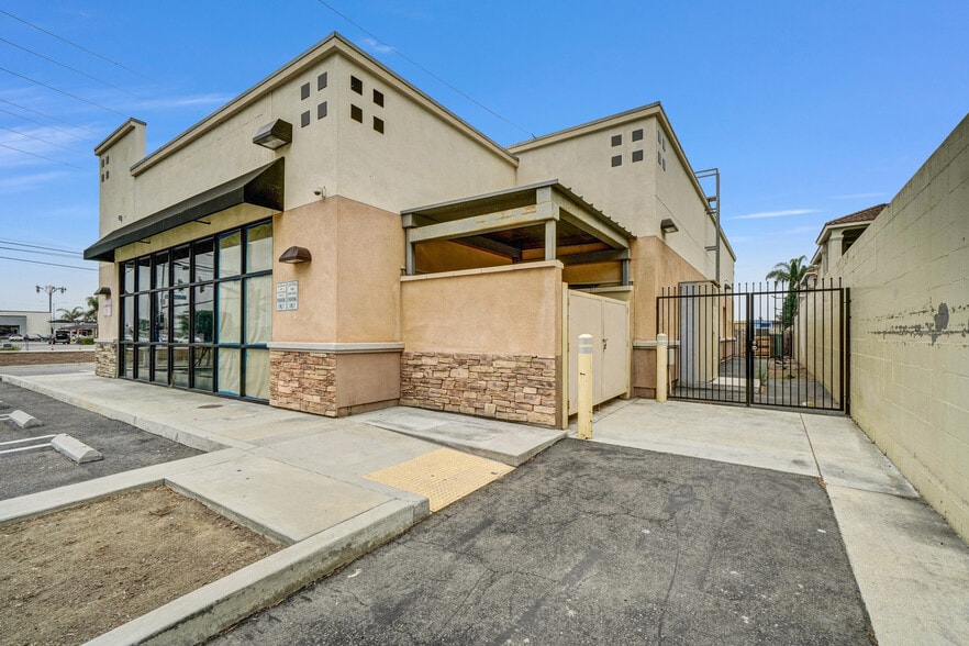 More Photos Of 6012 Edinger Ave, Huntington Beach Freestanding For Sale