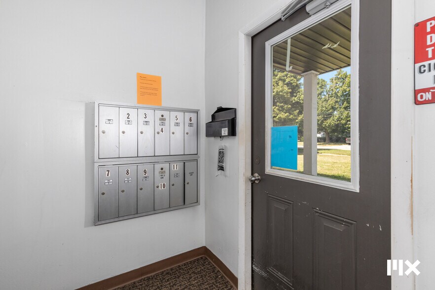 More Photos Of 757 W Shepherd St, Charlotte Apartments For Sale