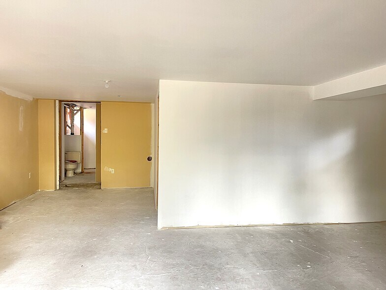 More Photos Of 205 Brooklea Dr, Fayetteville Office Residential For Sale