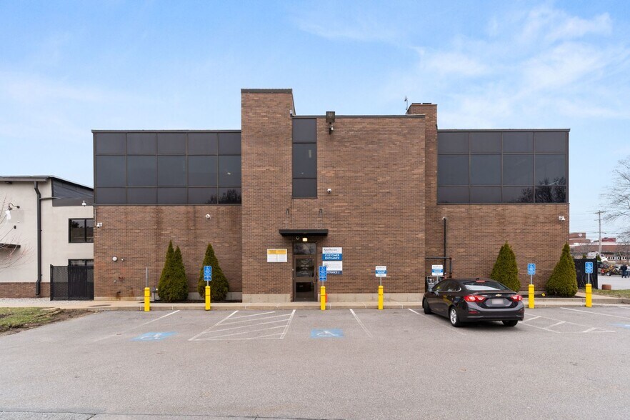 More Photos Of 629 Centre St, Brockton Office For Lease