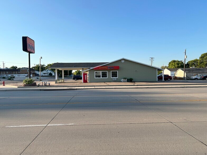 More Photos Of 1103 E B St, McCook Hotel For Sale