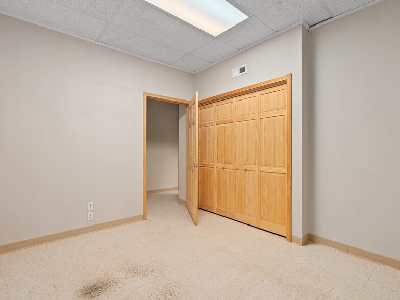 More Photos Of 1482 Russ Ave, Waynesville Office For Lease