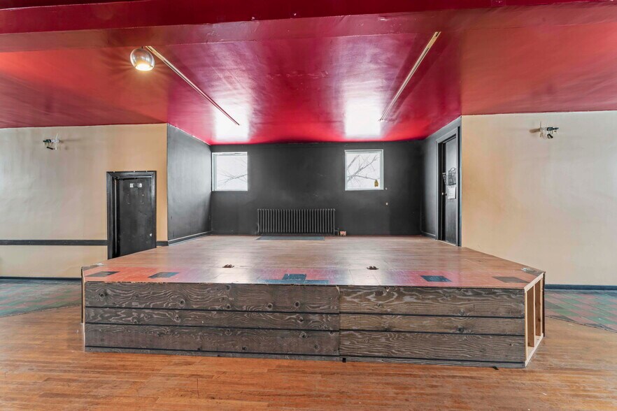 More Photos Of 105 Holbert Stretch, Dilliner Bar For Sale