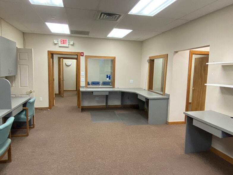 More Photos Of 22 Pine St, Bristol Medical For Lease