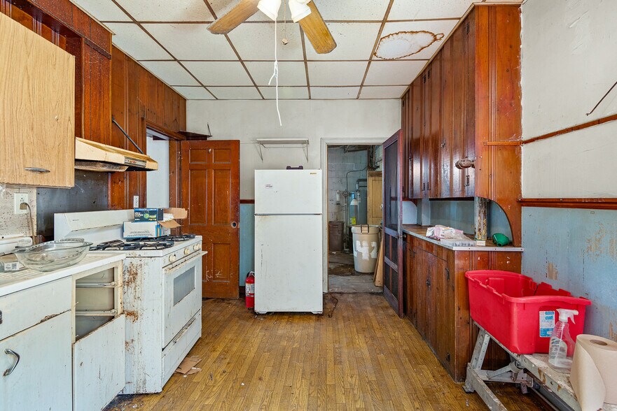 More Photos Of 9 E 44th St, Wilmington Office Residential For Sale