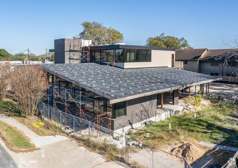 Primary Photo Of 5621 Emerald Forest Dr, Austin Restaurant For Lease