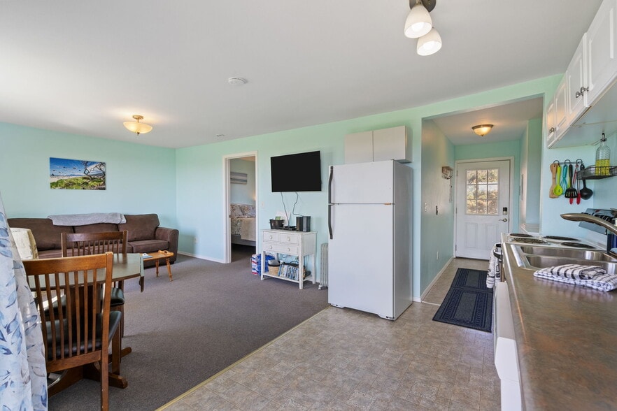 More Photos Of 259 S Pacific St, Rockaway Beach Specialty For Sale