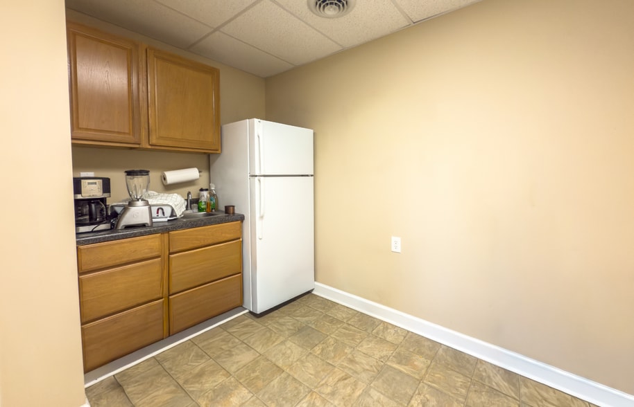 More Photos Of 4542 Blue Ridge Blvd, Blue Ridge Office For Sale