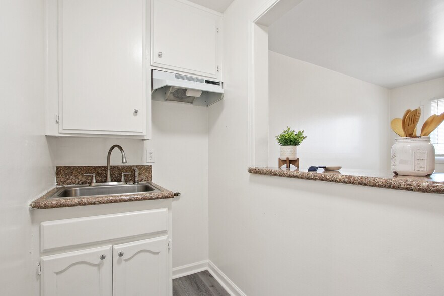 More Photos Of 16925 Prairie Ave, Torrance Apartments For Sale