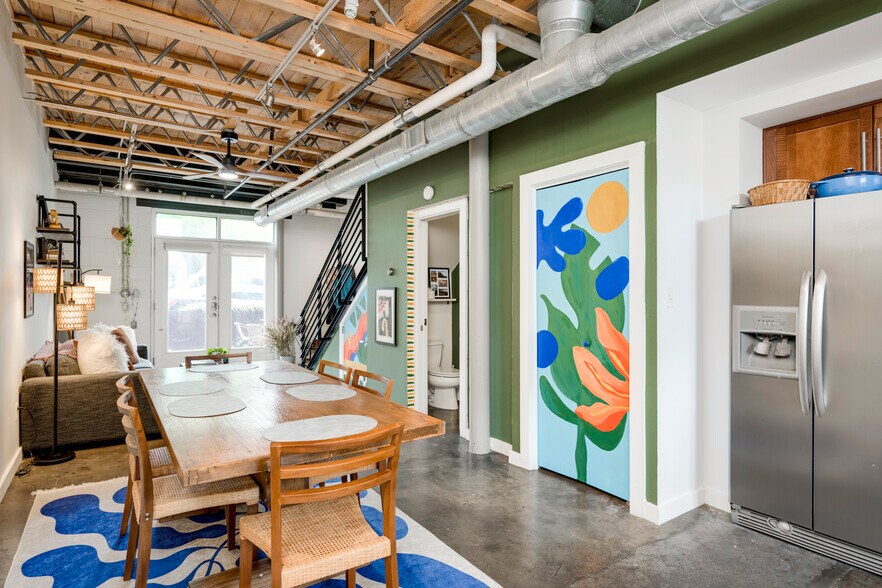 More Photos Of 1305 E 6th St, Austin Office For Lease