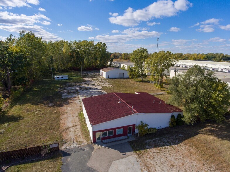 More Photos Of 3905 32nd St, Port Huron Truck Terminal For Sale