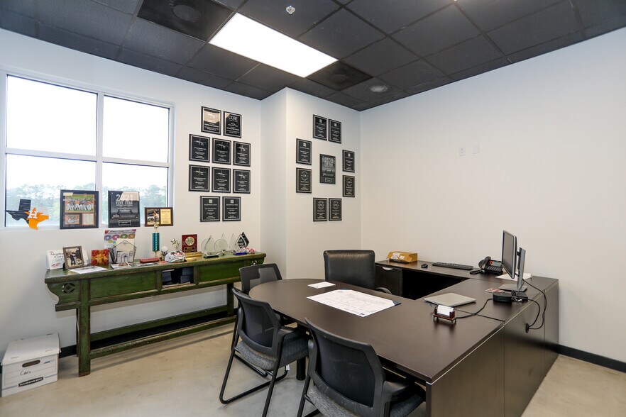 More Photos Of 525 Woodland Square Blvd, Conroe Coworking Space