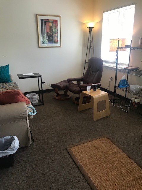 More Photos Of 931-947 Russell Ave, Gaithersburg Medical For Lease