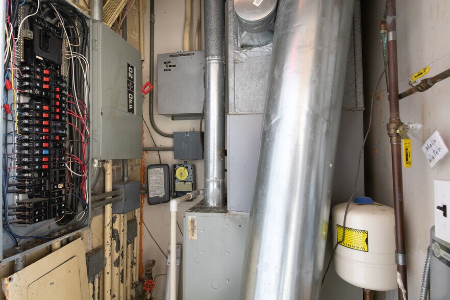 More Photos Of 47 W Dundee Rd, Wheeling Medical For Lease