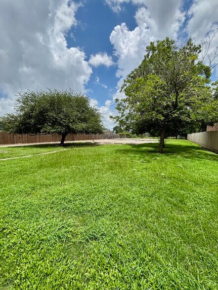 More Photos Of 4202 Sherwood Ln, Houston Loft Creative Space For Sale