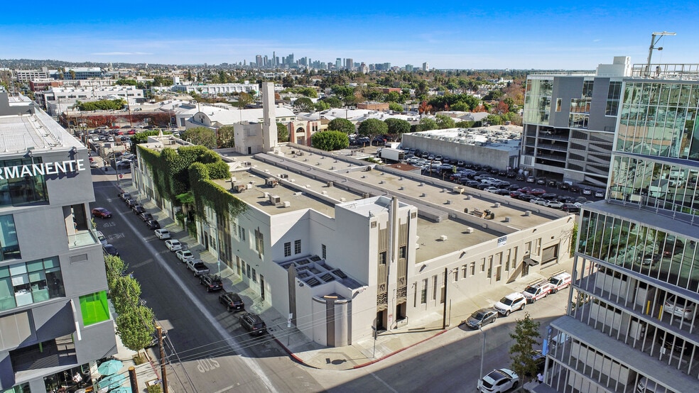 More Photos Of 7000 Romaine St, Los Angeles Showroom For Lease