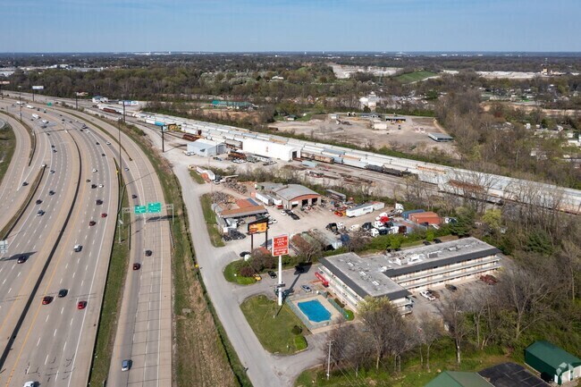 More Photos Of 2016 Old Us-31, Jeffersonville Hotel For Sale