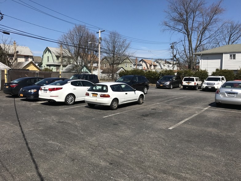 More Photos Of 742-756 N Wellwood Ave, Lindenhurst Storefront Retail Office For Lease
