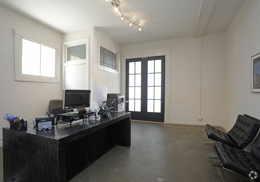 More Photos Of 2409 Commerce St, Houston Freestanding For Lease