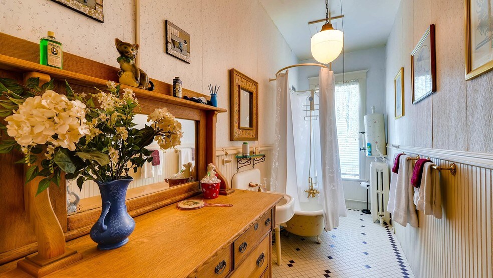 More Photos Of 1305 W 3rd St, Florence Hotel For Sale
