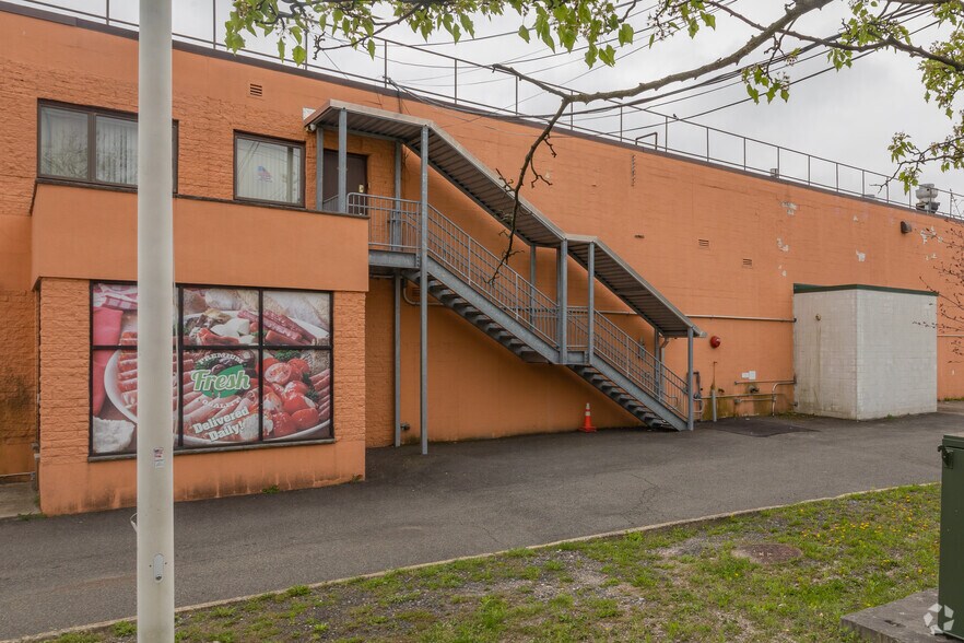 More Photos Of 2200 Arthur Kill Rd, Staten Island Distribution For Lease