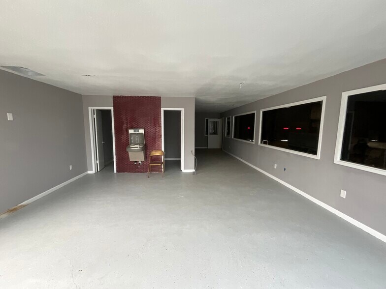 More Photos Of 2441 N Main St, East Point Service For Sale