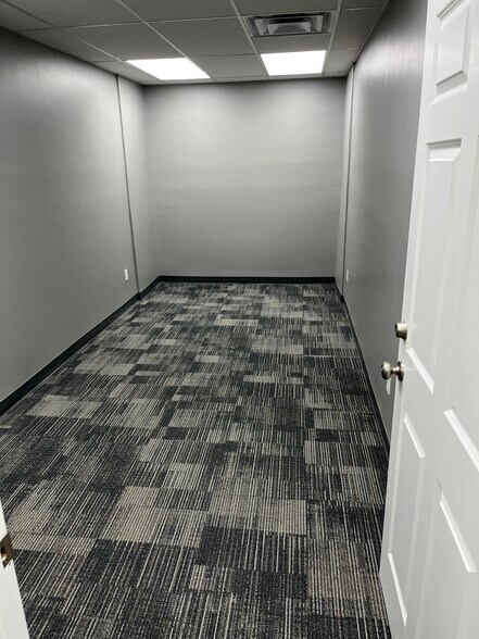 More Photos Of 7505 Sussex Dr, Florence Medical For Lease