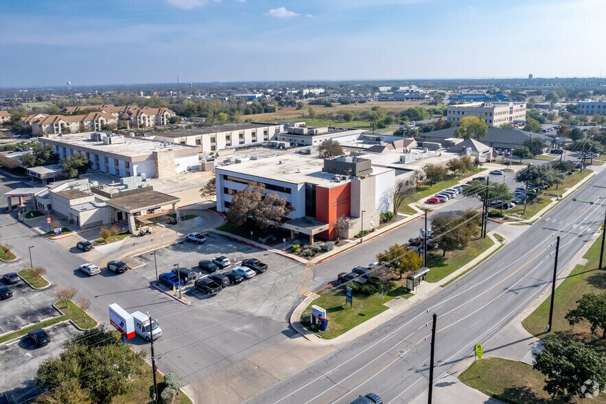 More Photos Of 7390 Barlite Blvd, San Antonio Medical For Sale