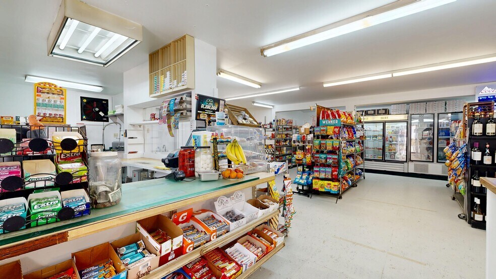 More Photos Of 130 Wardtown Rd, Freeport General Retail For Sale