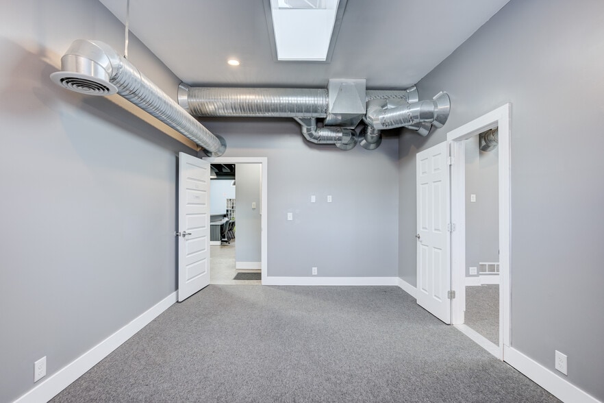 More Photos Of 628 E Parent Ave, Royal Oak Office Residential For Lease