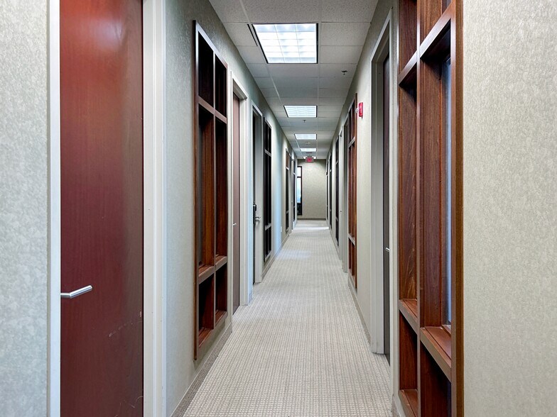 More Photos Of 5960 Fairview Rd, Charlotte Coworking Space