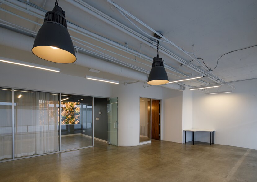 More Photos Of 8065-8075 W 3rd St, Los Angeles Loft Creative Space For Lease