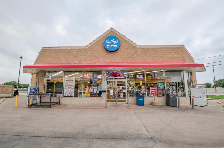 More Photos Of 6597 Azle Ave, Lake Worth Service Station For Sale